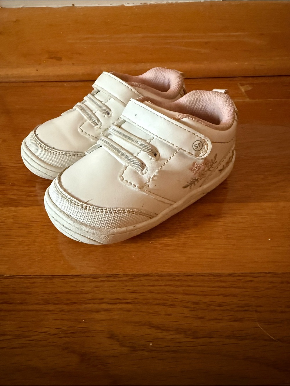 STRIDE RITE SNEAKERS